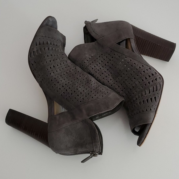 Vince Camuto Cranita Perforated Booties Gray - Picture 3 of 8